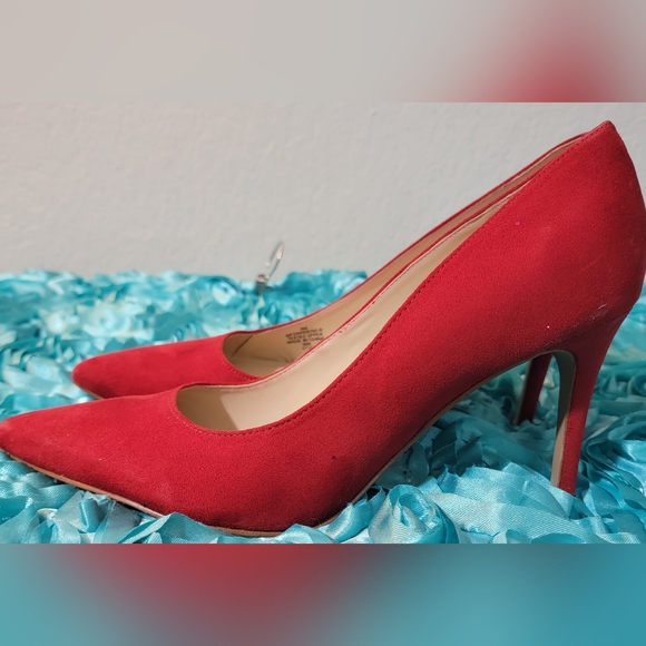 Red Heels 👠 - Picture 3 of 6